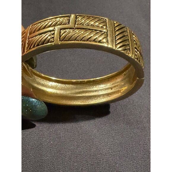 Bundle of 2 Gold Tone Bangles Costume Style - Picture 6 of 10